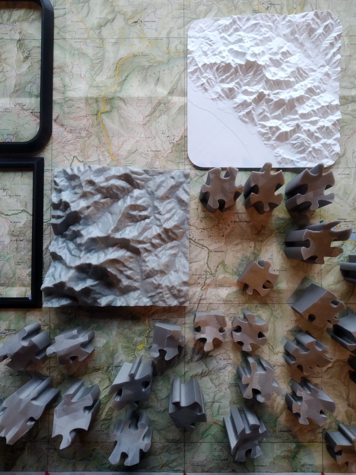 La Nazione Massa Carrara: Le Apuane ricreate in migliaia di pezzi Nasce il puzzle in 3D tra arte e design
